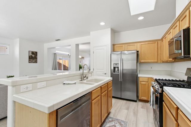 214 Saint Tropez, Lincoln, CA 95648