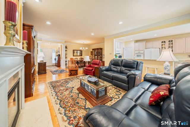 84 Links Way 84, Oxford, CT 06478