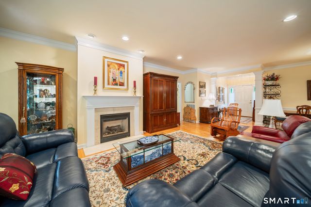 84 Links Way 84, Oxford, CT 06478