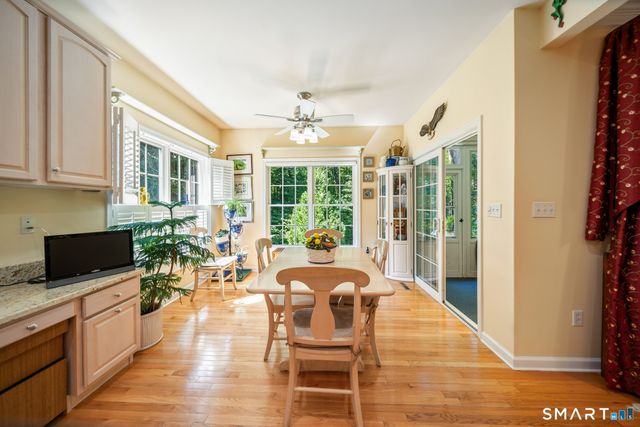 84 Links Way 84, Oxford, CT 06478