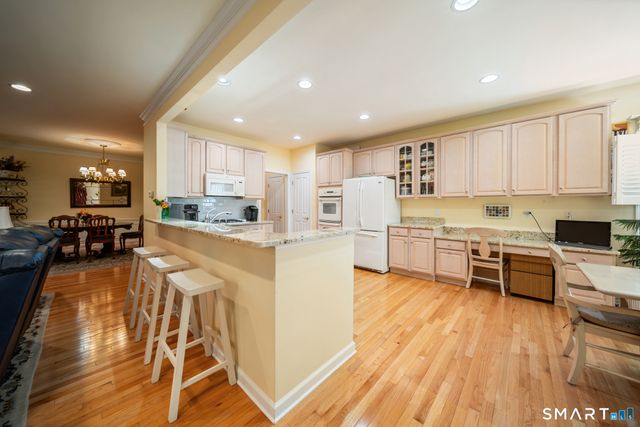 84 Links Way 84, Oxford, CT 06478