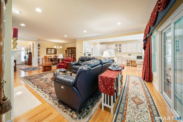 84 Links Way 84, Oxford, CT 06478