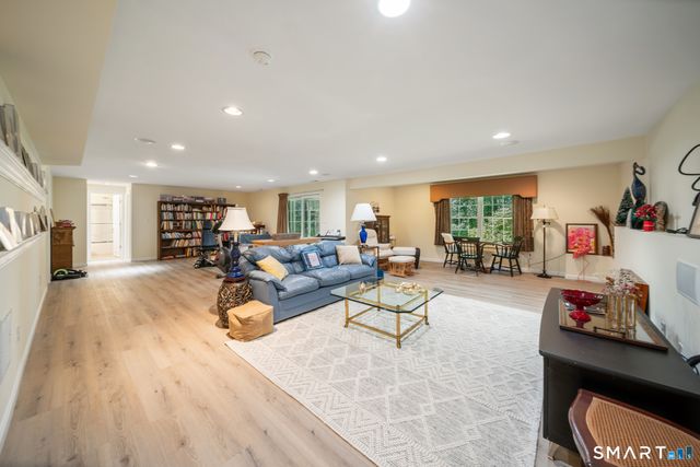84 Links Way 84, Oxford, CT 06478