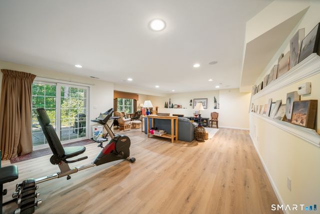 84 Links Way 84, Oxford, CT 06478