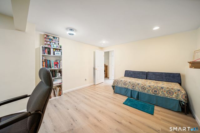 84 Links Way 84, Oxford, CT 06478