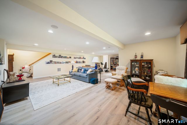 84 Links Way 84, Oxford, CT 06478