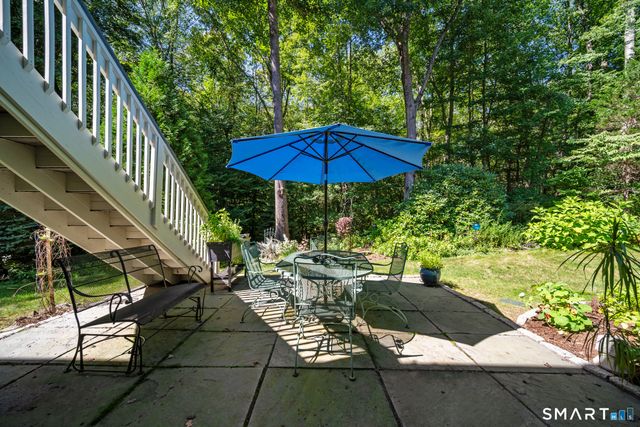 84 Links Way 84, Oxford, CT 06478
