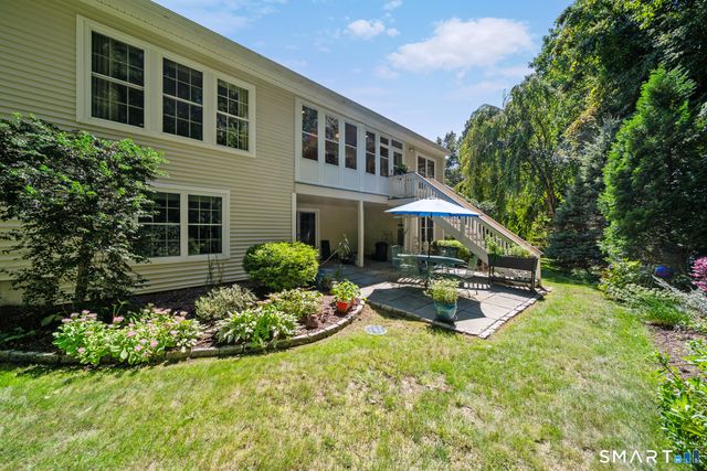 84 Links Way 84, Oxford, CT 06478