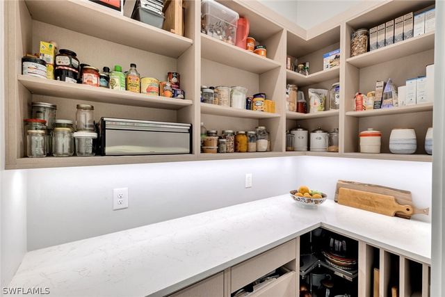 16249 Verilyn CIR, Naples, FL 34110