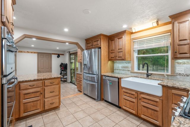26 Joyce Ln, Bellingham, MA 02019