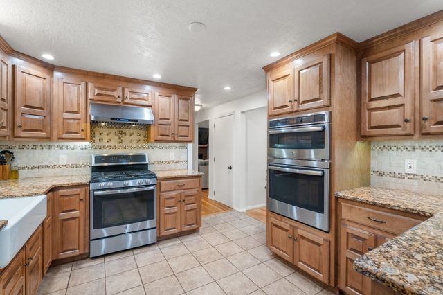 26 Joyce Ln, Bellingham, MA 02019