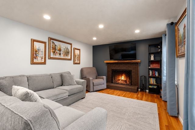 26 Joyce Ln, Bellingham, MA 02019