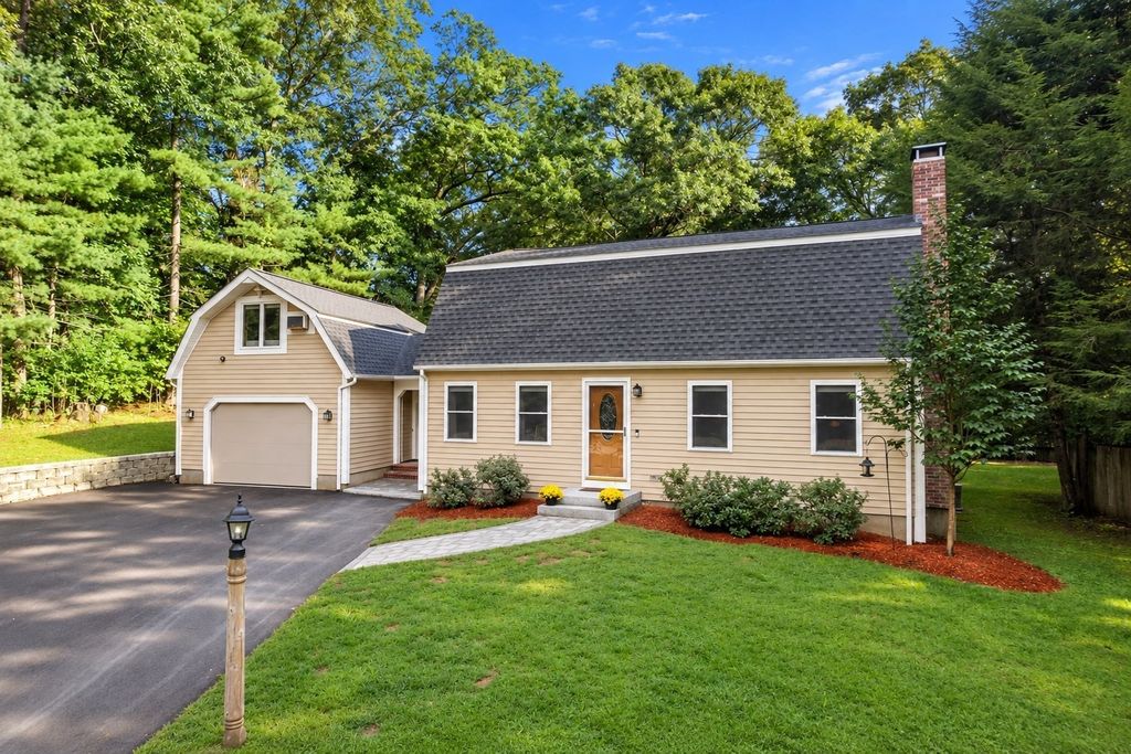 26 Joyce Ln, Bellingham, MA 02019