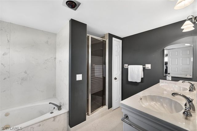 6075 Pelican Bay BLVD 706, Naples, FL 34108