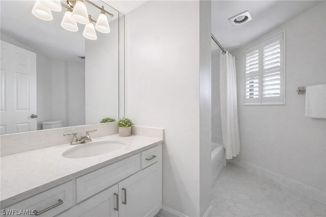 6075 Pelican Bay BLVD 706, Naples, FL 34108