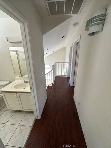 21041 Gault C, Canoga Park, CA 91303