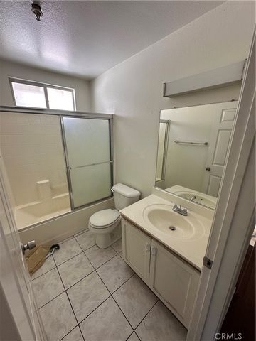21041 Gault C, Canoga Park, CA 91303