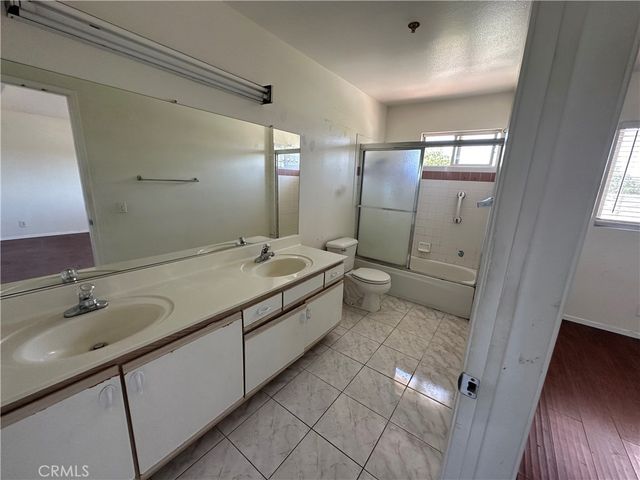 21041 Gault C, Canoga Park, CA 91303