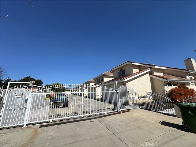 21041 Gault C, Canoga Park, CA 91303