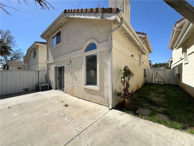 21041 Gault C, Canoga Park, CA 91303