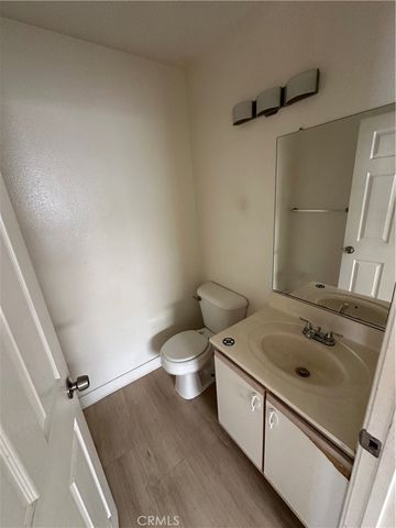 21041 Gault C, Canoga Park, CA 91303