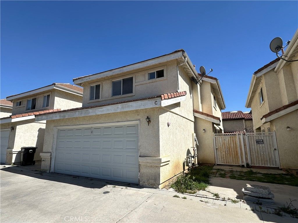 21041 Gault C, Canoga Park, CA 91303