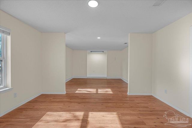 4740 Woodcliff Dr, Pensacola, FL 32504