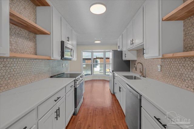 4740 Woodcliff Dr, Pensacola, FL 32504