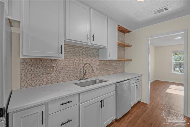 4740 Woodcliff Dr, Pensacola, FL 32504