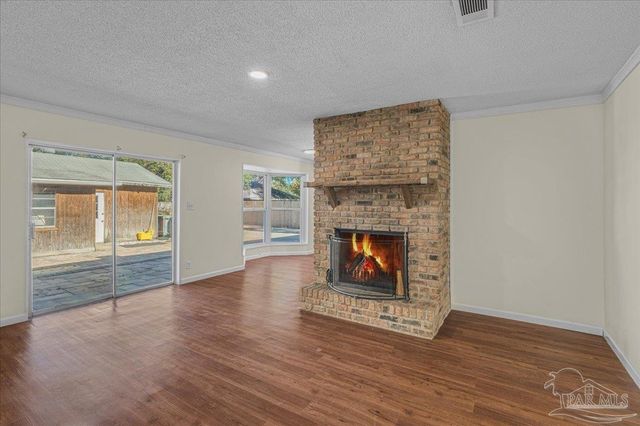 4740 Woodcliff Dr, Pensacola, FL 32504