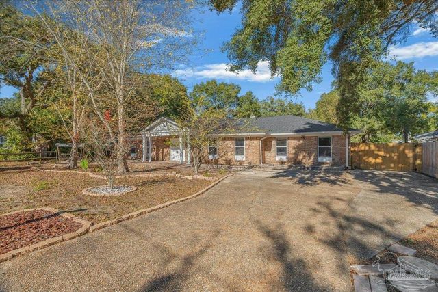 4740 Woodcliff Dr, Pensacola, FL 32504