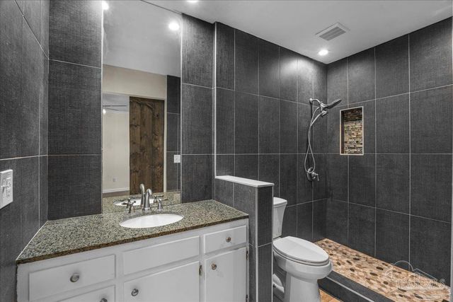 4740 Woodcliff Dr, Pensacola, FL 32504