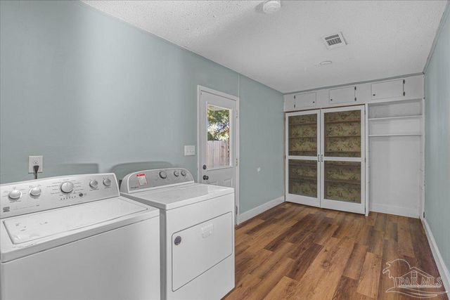 4740 Woodcliff Dr, Pensacola, FL 32504