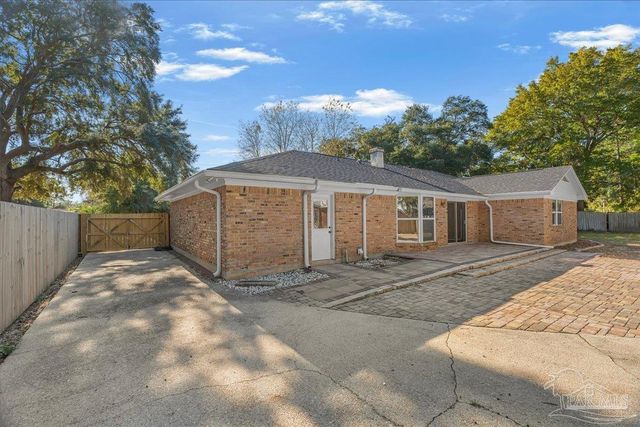 4740 Woodcliff Dr, Pensacola, FL 32504