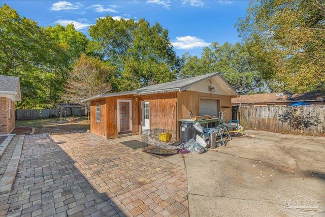 4740 Woodcliff Dr, Pensacola, FL 32504