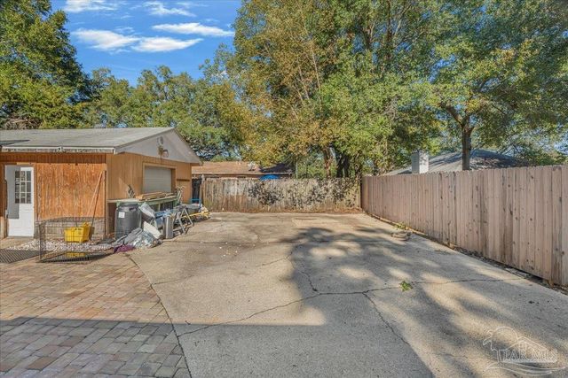 4740 Woodcliff Dr, Pensacola, FL 32504