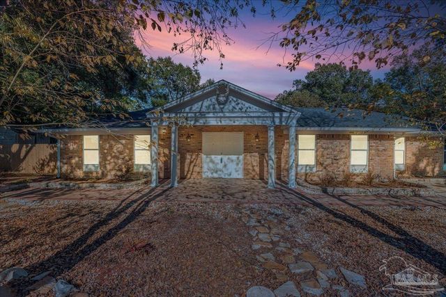 4740 Woodcliff Dr, Pensacola, FL 32504