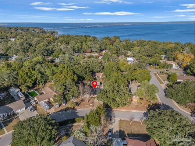 4740 Woodcliff Dr, Pensacola, FL 32504