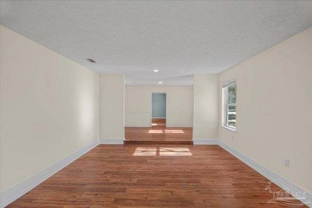 4740 Woodcliff Dr, Pensacola, FL 32504