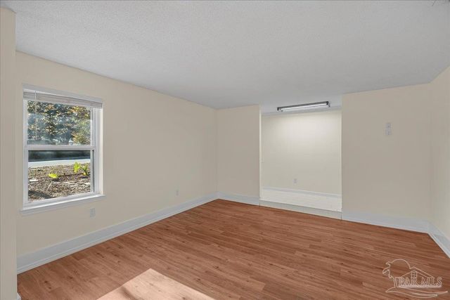 4740 Woodcliff Dr, Pensacola, FL 32504