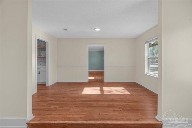 4740 Woodcliff Dr, Pensacola, FL 32504