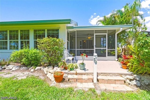 204 Estelle CT, Naples, FL 34112