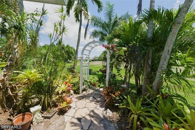204 Estelle CT, Naples, FL 34112