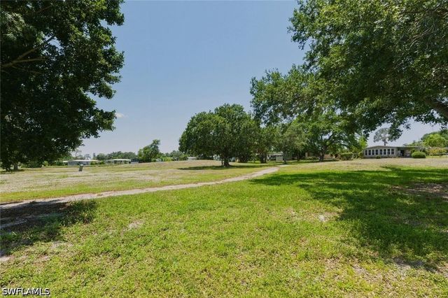 204 Estelle CT, Naples, FL 34112