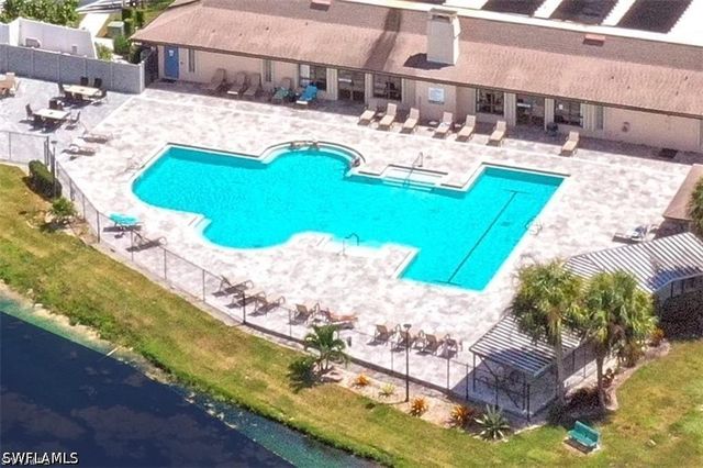 204 Estelle CT, Naples, FL 34112