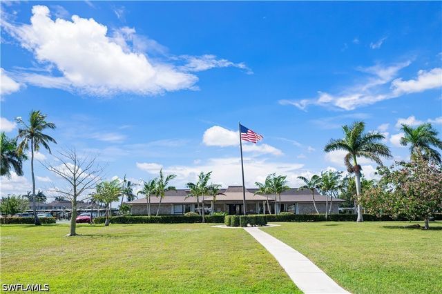 204 Estelle CT, Naples, FL 34112