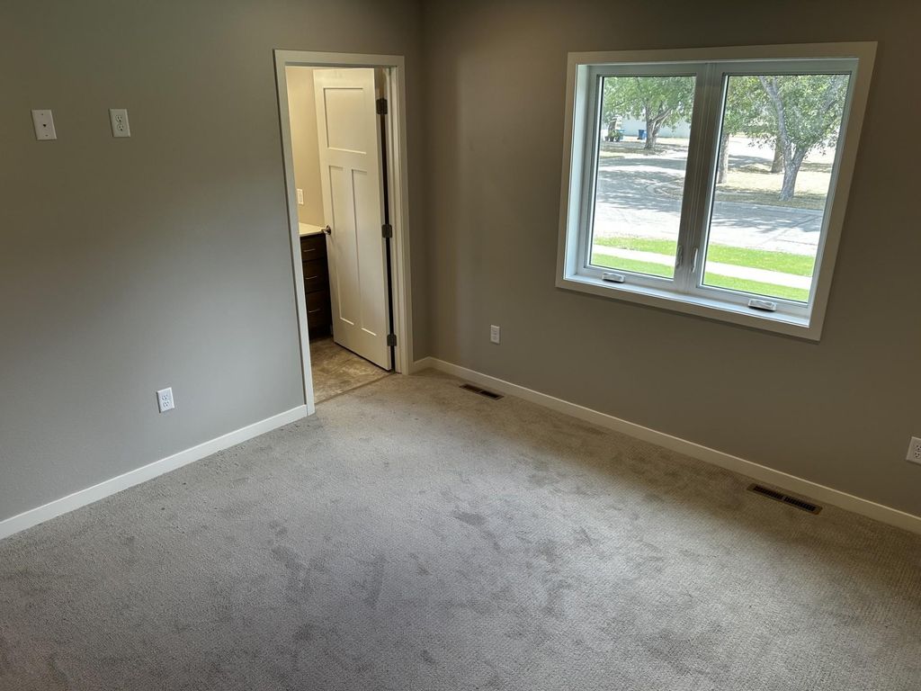 902 Forest Street, Lisbon, ND 58054 — photo 5