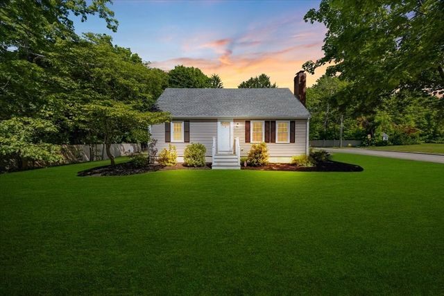 208 Matfield St, West Bridgewater, MA 02379