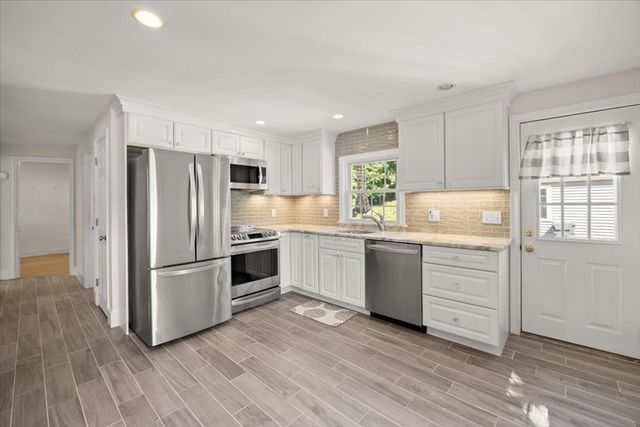 208 Matfield St, West Bridgewater, MA 02379