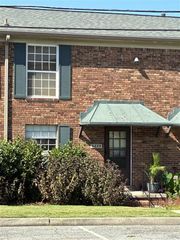 5689 KINGSPORT Drive, Atlanta, GA 30342